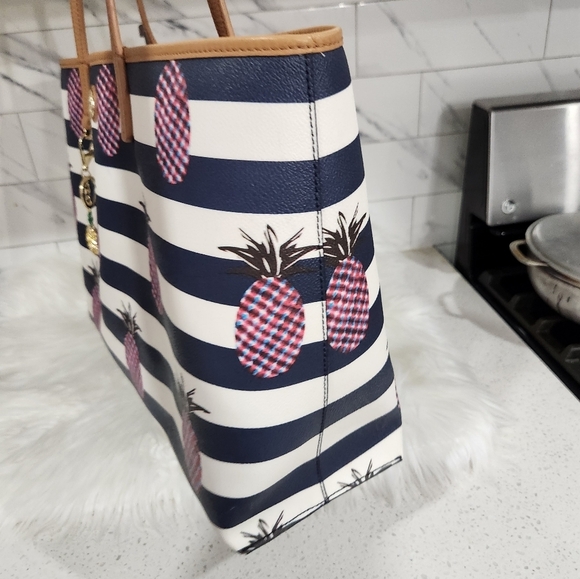🔹️ Tory Burch 🔹️kerrington pinepple large tote bag with COA✨️💙 - Picture 13 of 14